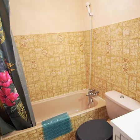 Daire Studio Avec Cabine, Au Pin Rolland, Plage Et Commerces A Pieds